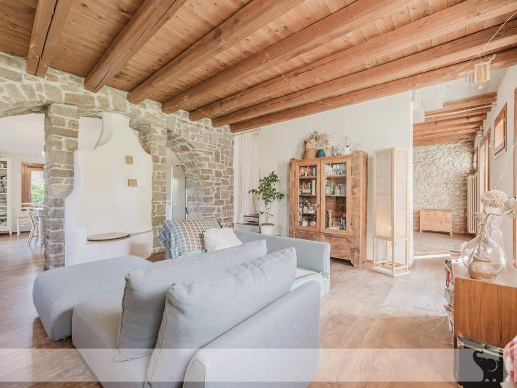 casa indipendente in vendita a Susegana in zona Collalto
