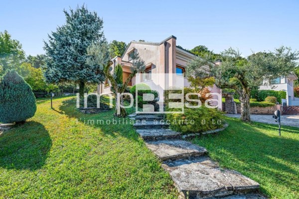 casa indipendente in vendita a Susegana in zona Crevada