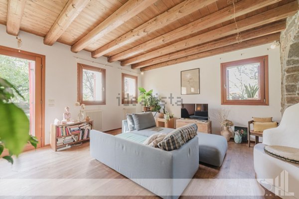casa indipendente in vendita a Susegana in zona Collalto
