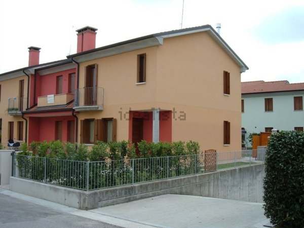 casa indipendente in vendita a Susegana in zona Ponte della Priula