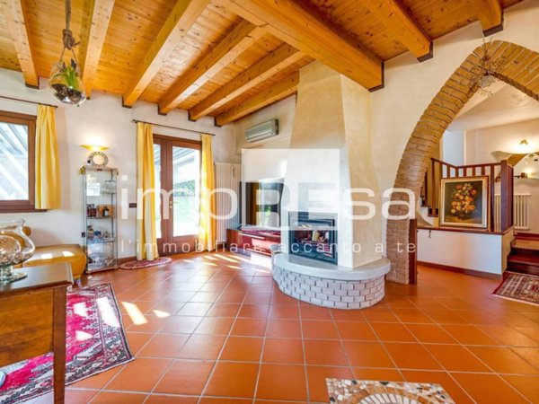 casa indipendente in vendita a Susegana in zona Crevada