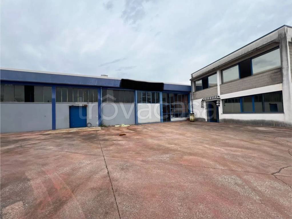 locale commerciale in vendita a Susegana