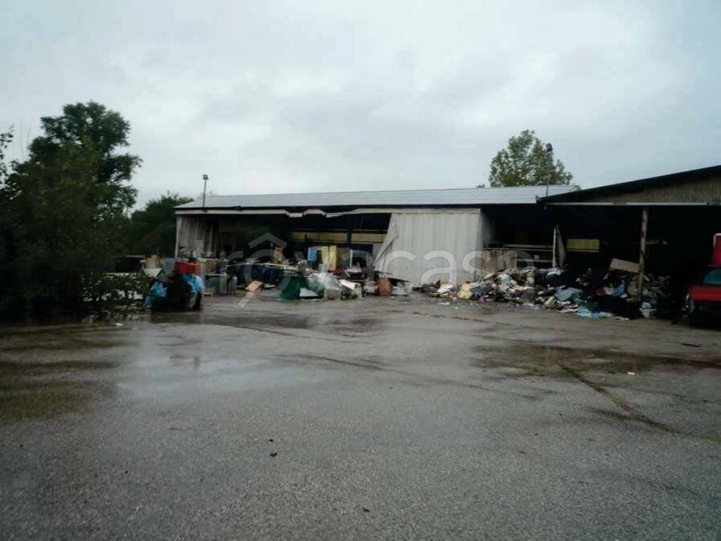 negozio in vendita a Susegana in zona Colfosco