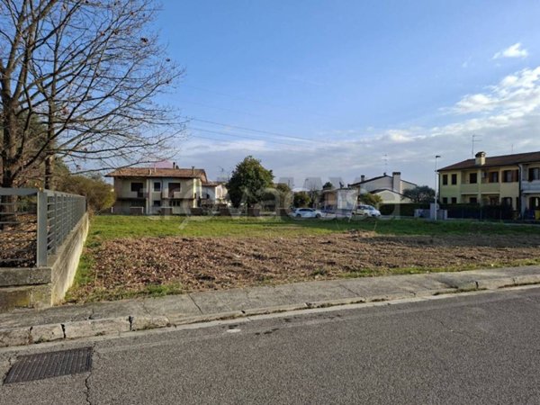 terreno edificabile in vendita a Susegana in zona Ponte della Priula