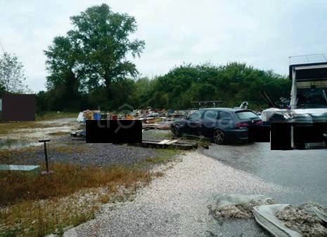 locale commerciale in vendita a Susegana