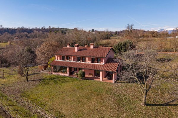 casa indipendente in vendita a Susegana in zona Collalto