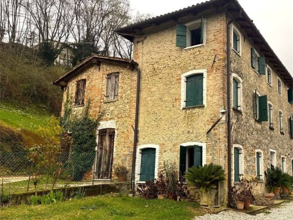 casa indipendente in vendita a Susegana in zona Collalto