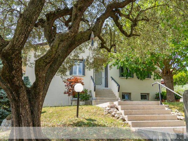 casa indipendente in vendita a Susegana in zona Crevada