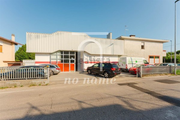 locale commerciale in vendita a Susegana