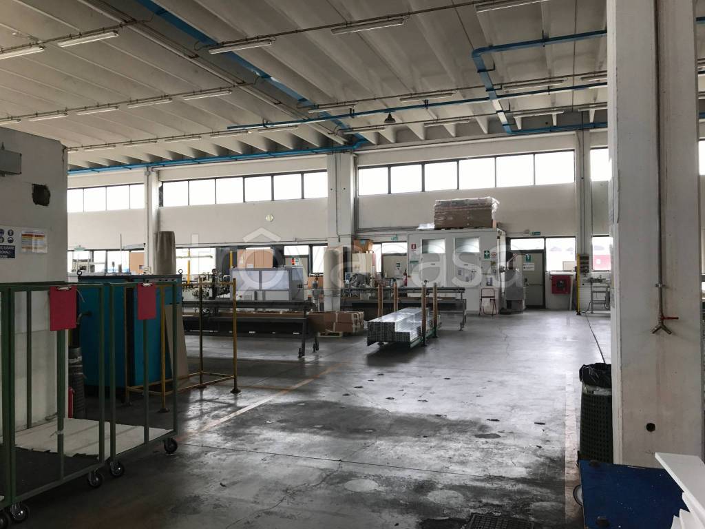 locale commerciale in vendita a Susegana