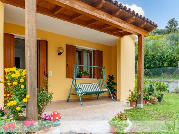 casa indipendente in vendita a Tarzo in zona Corbanese