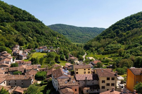 esavano in vendita a Tarzo in zona Nogarolo
