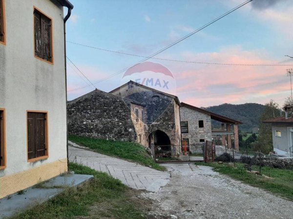 casa indipendente in vendita a Tarzo
