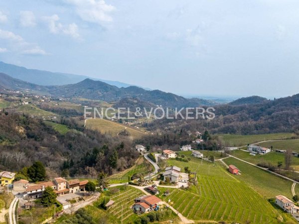 locale commerciale in vendita a Tarzo