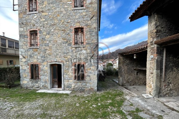 casale in vendita a Tarzo