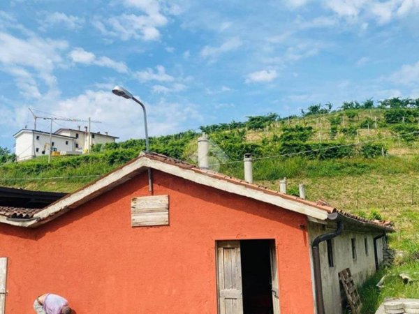 locale di sgombero in vendita a Tarzo