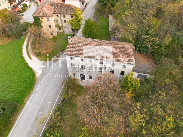 casa indipendente in vendita a Tarzo in zona Colmaggiore