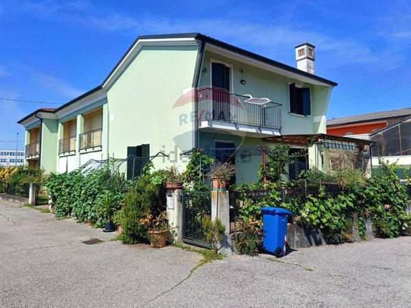 casa indipendente in vendita a Trevignano