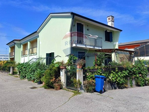 casa indipendente in vendita a Trevignano