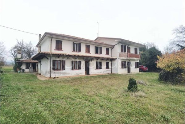 casa indipendente in vendita a Trevignano in zona Signoressa