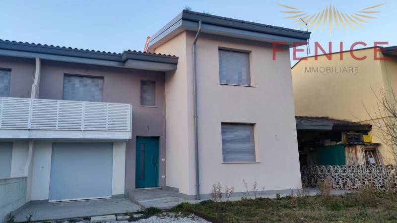 casa indipendente in vendita a Trevignano