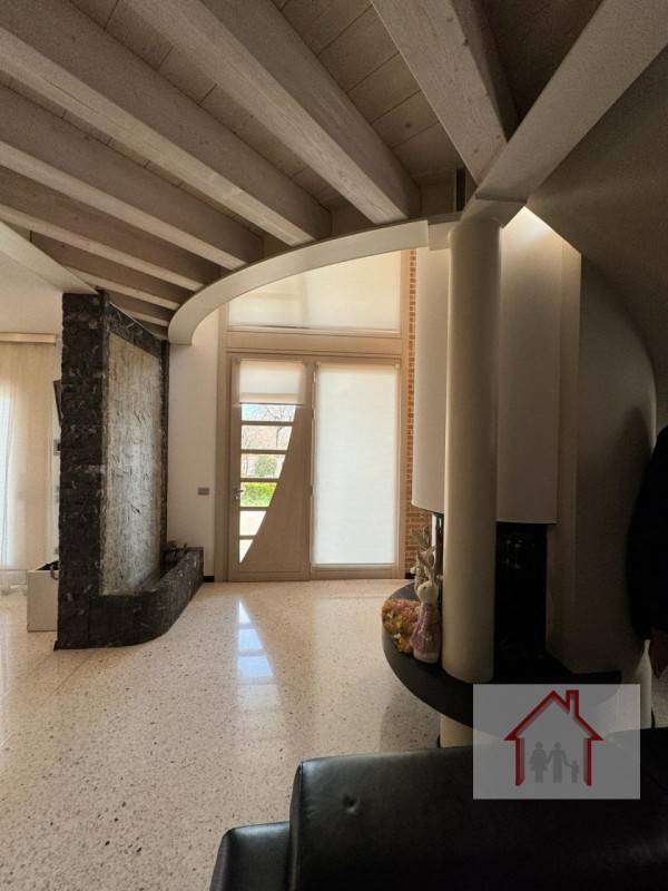 casa indipendente in vendita a Trevignano in zona Signoressa