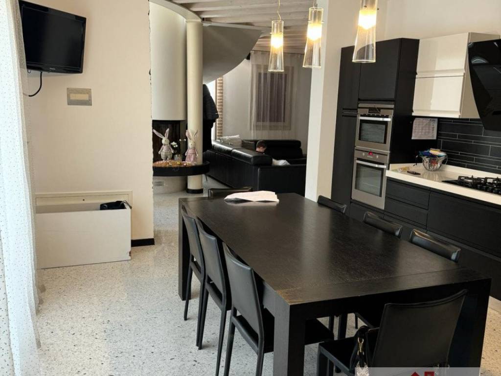 casa indipendente in vendita a Trevignano in zona Signoressa