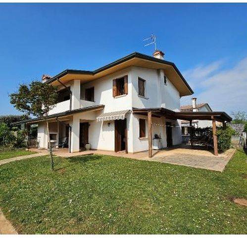 casa indipendente in vendita a Trevignano