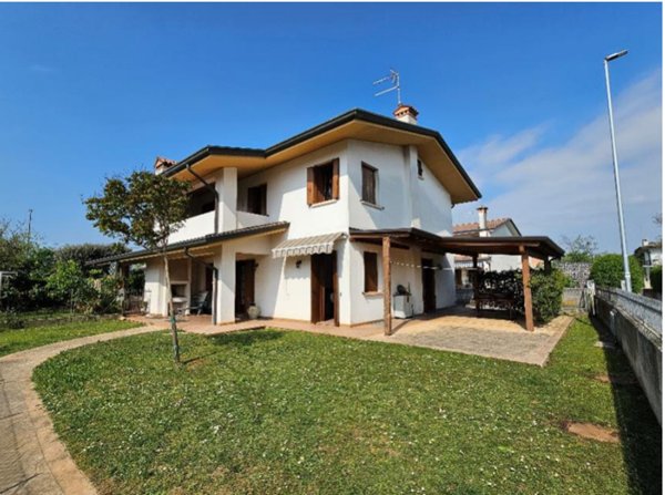 casa indipendente in vendita a Trevignano