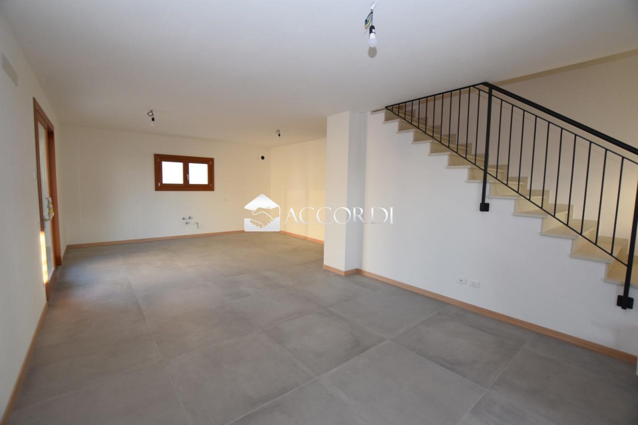 casa indipendente in vendita a Trevignano