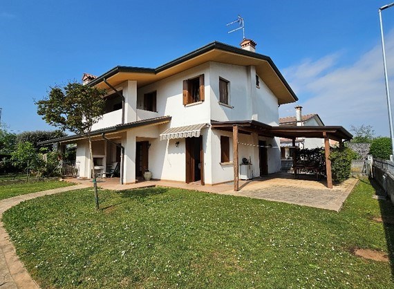 casa indipendente in vendita a Trevignano