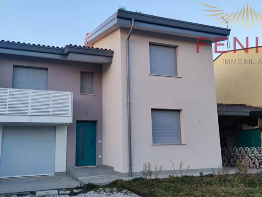 casa indipendente in vendita a Trevignano in zona Signoressa