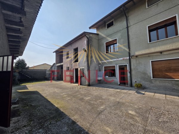 casa indipendente in vendita a Trevignano in zona Signoressa