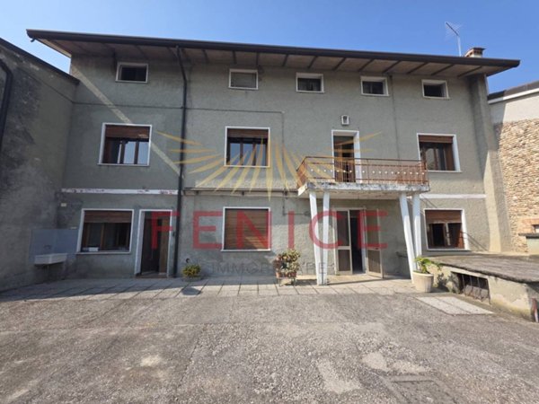 casa indipendente in vendita a Trevignano in zona Signoressa