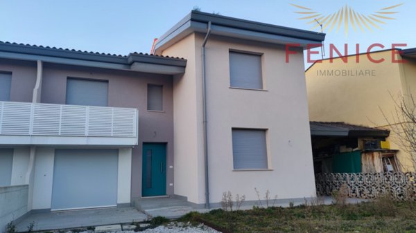 casa indipendente in vendita a Trevignano