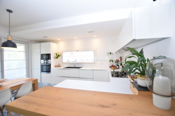 casa indipendente in vendita a Trevignano