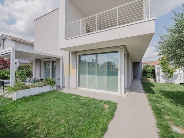 casa indipendente in vendita a Trevignano in zona Signoressa