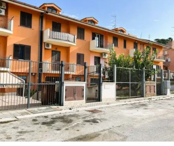 casa indipendente in vendita a Trevignano