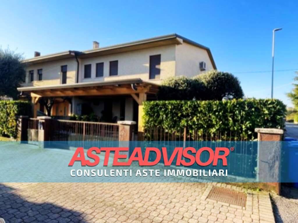 casa indipendente in vendita a Trevignano in zona Signoressa