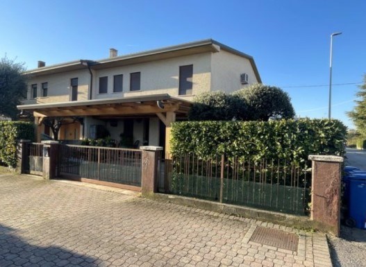 casa semindipendente in vendita a Trevignano in zona Signoressa