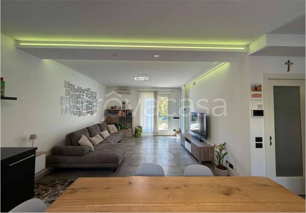 casa indipendente in vendita a Trevignano