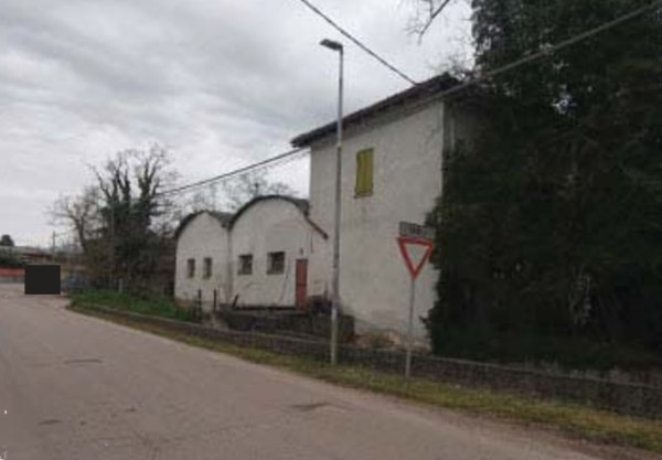 locale di sgombero in vendita a Trevignano