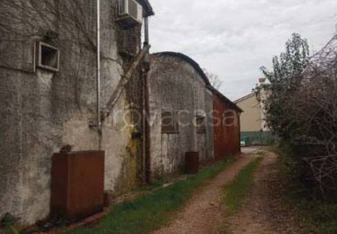 locale commerciale in vendita a Trevignano