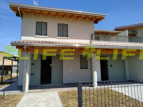 casa indipendente in vendita a Trevignano