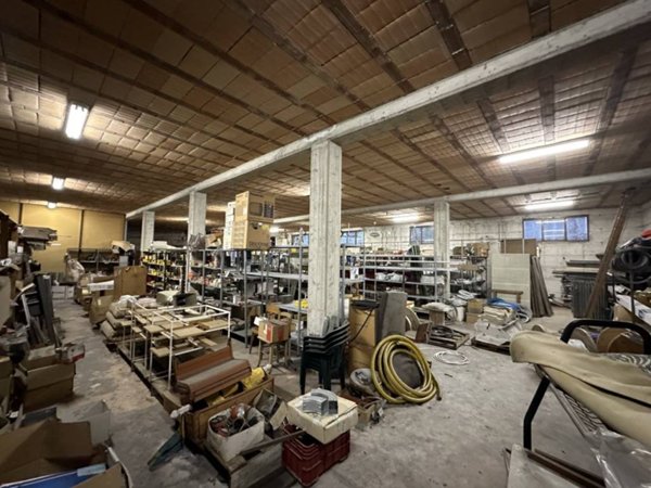 locale commerciale in vendita a Trevignano in zona Signoressa