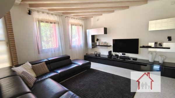 casa indipendente in vendita a Trevignano in zona Signoressa