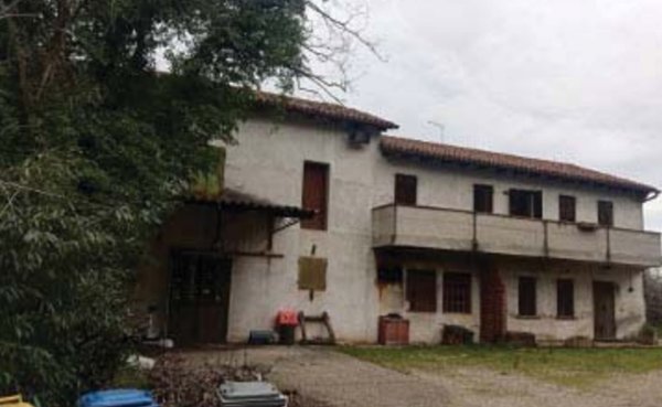 locale di sgombero in vendita a Trevignano