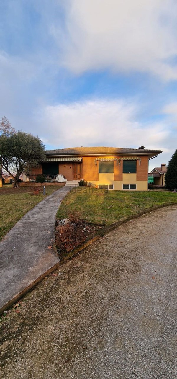 casa indipendente in vendita a Trevignano