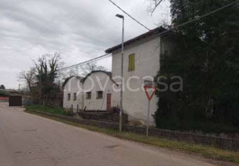 locale di sgombero in vendita a Trevignano