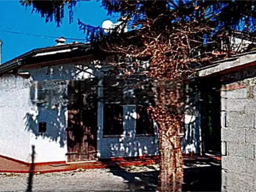casa indipendente in vendita a Trevignano in zona Signoressa